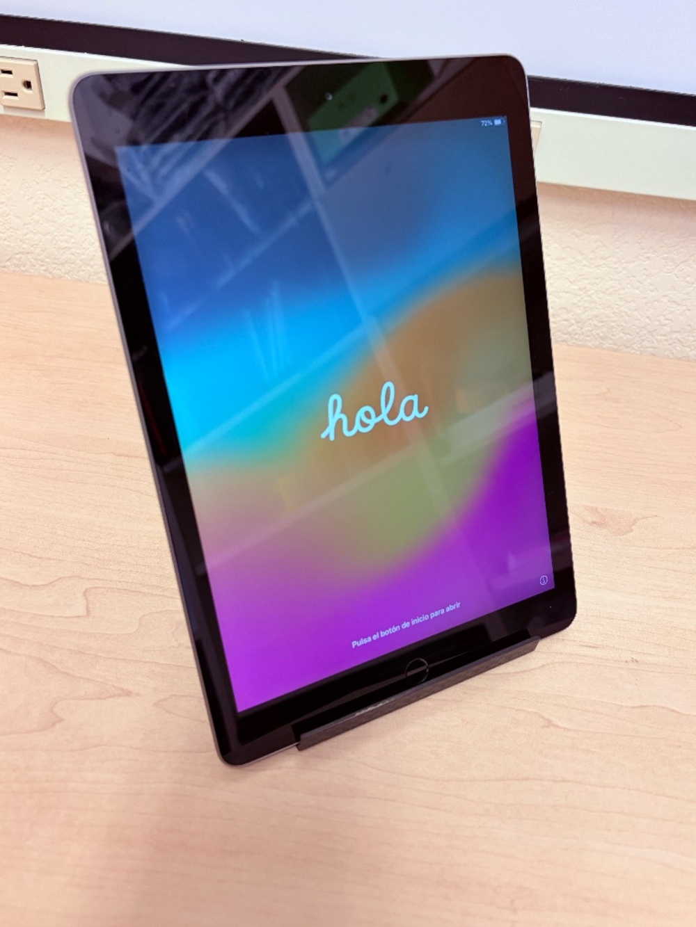 Apple iPad 6th Gen (2018) 9.7 in. Wi‐Fi 32GB Silver A1893 *EXCELLENT CONDITION*